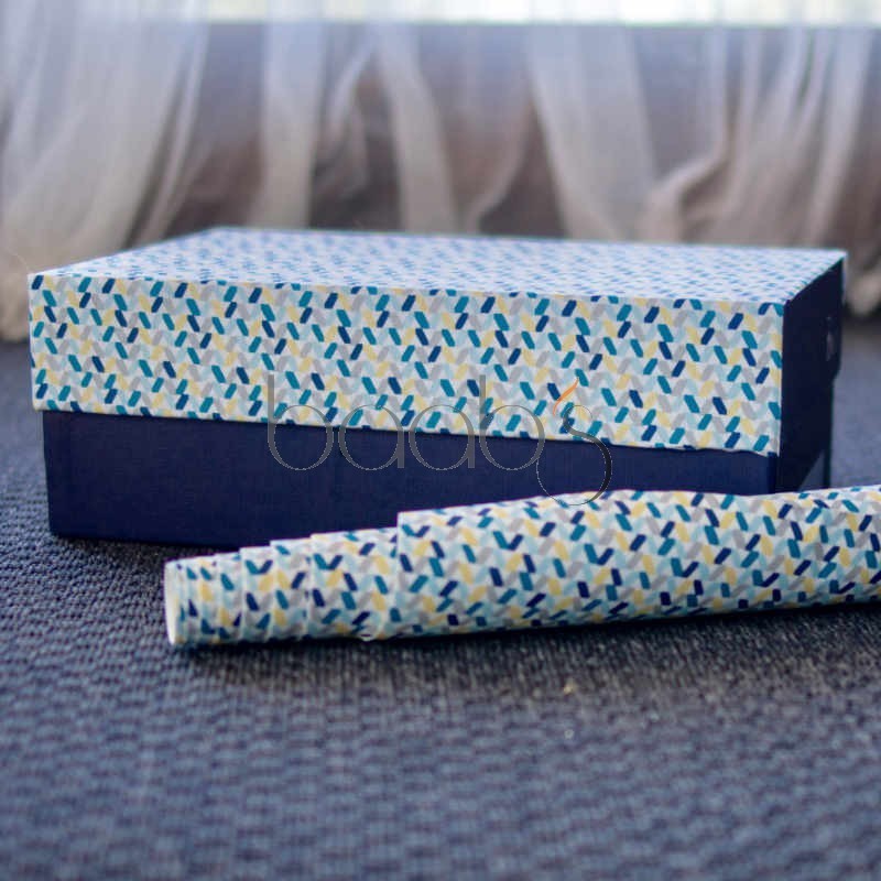 Tissu adhésif pour bois, contreplaqué, carton. Nombreux motifs dans les tons roses ou bleus disponibles Tissu adhésif pour bois, contreplaqué, carton. Nombreux motifs dans les tons roses ou bleus disponibles